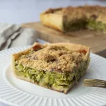 Comment réaliser un Tarte aux courgettes façon crumble au roquefort | une recette originale et gourmande Tarte aux courgettes façon crumble